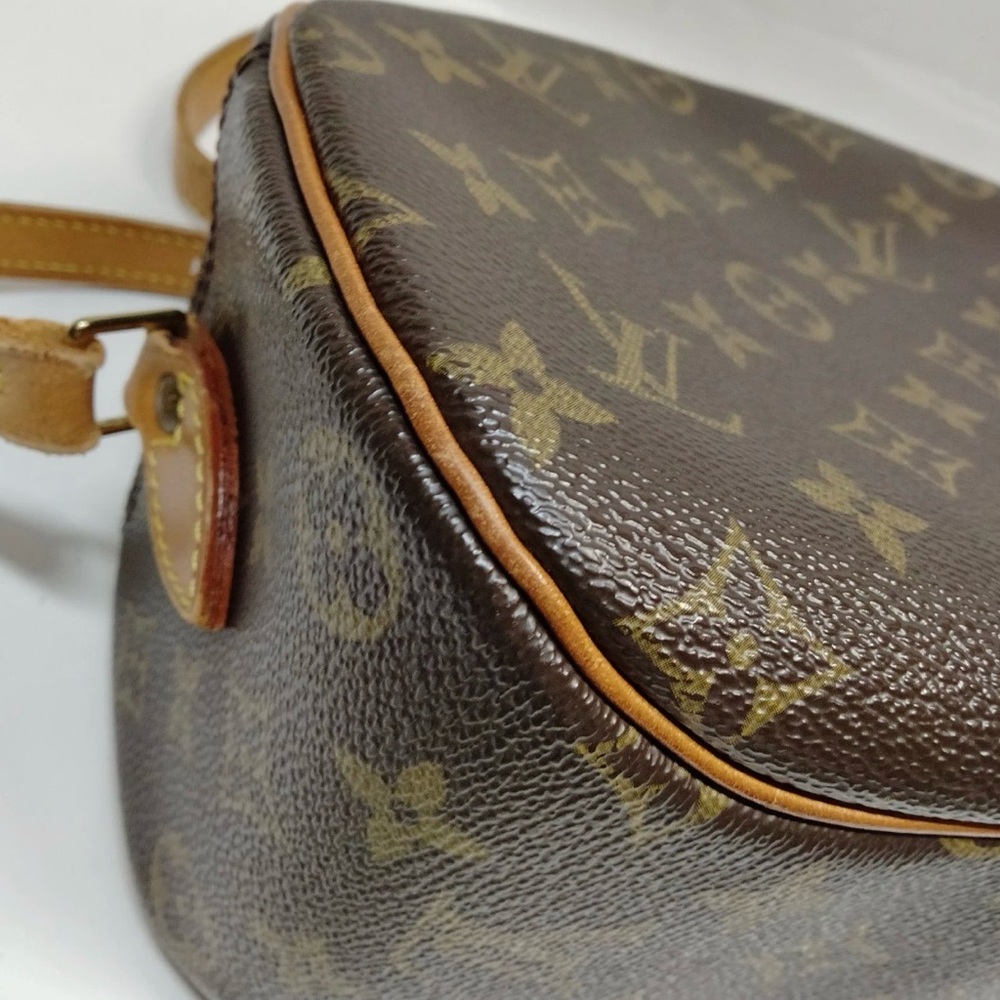 Louis Vuitton Blois Shoulder Bag - Picture 6 of 9
